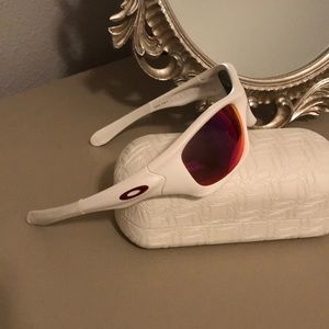Men’s Oakley sunglasses